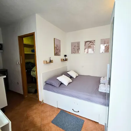 Private Bedroom With Bathroom 2* Baška Voda