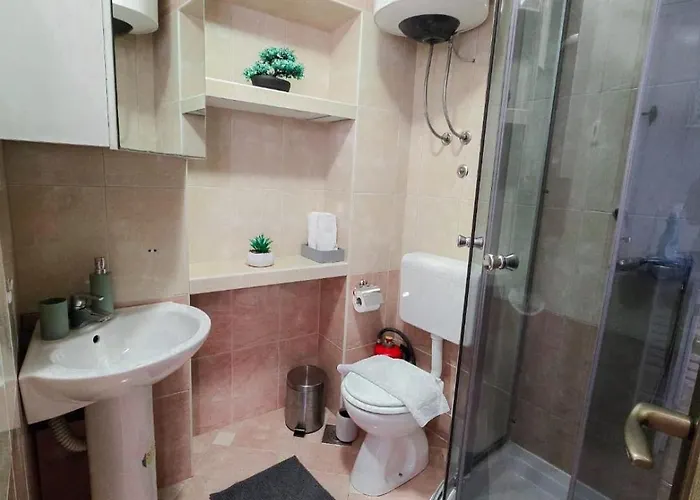 Pensjonat Private Bedroom With Bathroom 2*