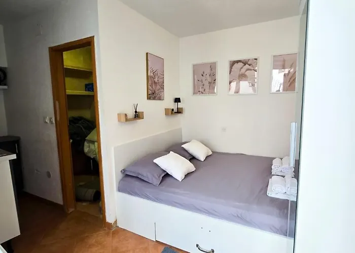 Private Bedroom With Bathroom 2* Baška Voda