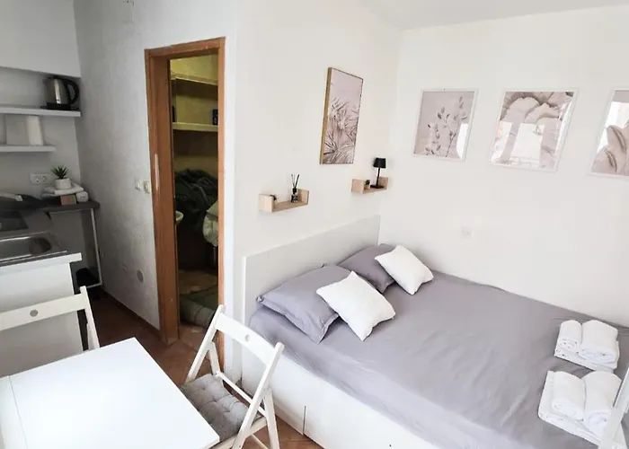 Pensjonat Private Bedroom With Bathroom 2*